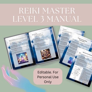 Op de afbeelding: Een open boek met de titel "Reiki Master Level 3 Manual" op de omslag. Het boek is open op een pagina met een afbeelding van kristallen en een pagina met een diagram van het menselijk lichaam. De tekst "Editable. For Personal Use Only" staat onder het boek.