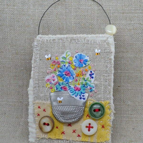 ARTWORK ORIGINAL : Small hanging - Appliquéd and hand embroidered Thimble Vase