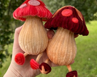 Walking Mushroom Figurine: Delicious in Dungeon, Dungeon Meshi,  Inspired Cosplay Prop Keychain