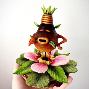 Figurine Deku Scrub faite main : réplique en argile et cure-pipe de Zelda Majora’s Mask