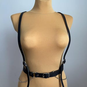 Gothic leather chest harness belt with waist ring and chain for women, black genuine leather, adjustable body accessory, festival outfit