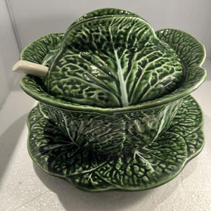 subtil portugal Green Majolica x large 11”  cabbage leaf tureen & spoon and saucer