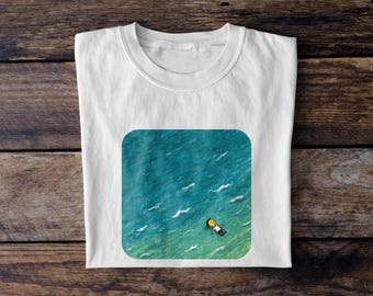 Minimalistyczna koszulka z grafiką „Unoszący się ocean” – indyjska koszulka unisex