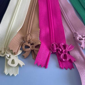 Zamek błyskawiczny w kształcie kokardy 25 cm, nylonowy zamek błyskawiczny do piórnika dla dzieci, ozdobny zamek błyskawiczny do etui na czytnik e-booków, zapięcie na zamek błyskawiczny w kształcie kokardy