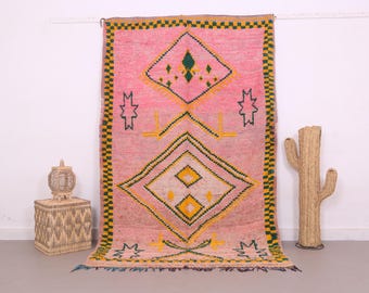 Rosa Boujaad-matta 1,3 x 2,4 m - Marockansk matta - Rosa marockansk matta - Vintage marockansk matta - ullmatta - Berbermatta - Handgjord matta - Rosa matta