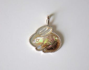 Handgeschnitzte Perlmutt-Kaninchen-Halskette: Sterlingsilber-Kaninchen-Anhänger