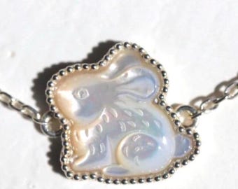 Bracciale con coniglietto in madreperla: bracciale con coniglietto in argento sterling