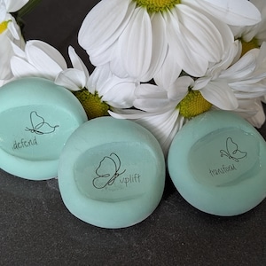 Handgemaakte polymeerklei Pocket Hug Trio • Uplift, Defend, Transform Desk Trinket