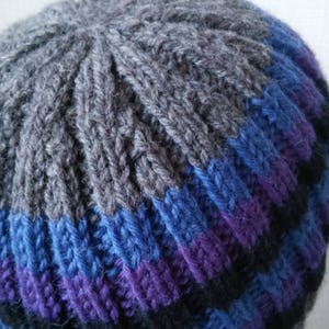 Tricoter modèle Mens côtes rayé Bonnet en tricot bonnet tricot plat, chapeau dhiver en laine motif/cadeau pour lui cadeau pour le mari père FINN image 8