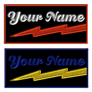 Könnte beinhalten: Zwei gestickte Patches mit schwarzem Hintergrund, weißem Text mit der Aufschrift "Your Name" und einem Blitz. Der obere Patch hat einen roten Blitz und einen roten Rand. Der untere Patch hat einen gelben Blitz und einen blauen Rand.