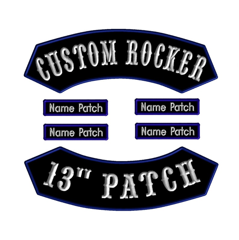 Puede incluir: Un conjunto de parches de motocicleta negros y blancos con ribete azul. Los parches incluyen un parche "Custom Rocker", un parche "13" y cuatro parches "Name Patch".