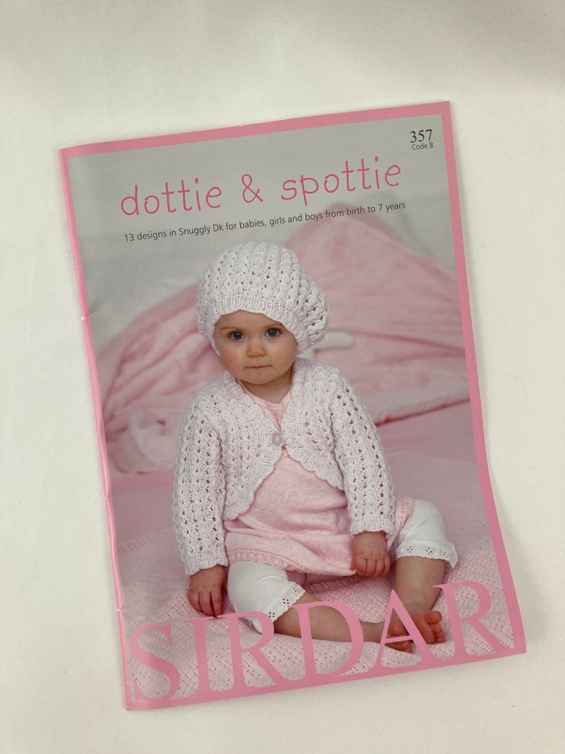 Sirdar Dottie and Spottie Knit Pattern Book afbeelding 1