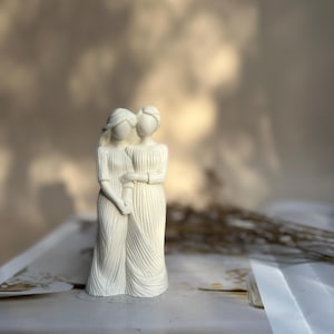 Handcrafted Jesmonite Mother and Daughter Figurine, Mother's Day Gift,Jesmonite family decoration