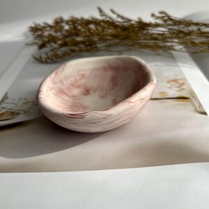 Small Jesmonite Trinket Bowl, Minimalist Jewelry Display,Iregular bowl