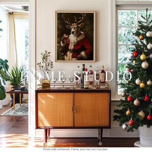 Santa Suit Deer Art - Christmas Whiskey Picture, Holiday Bar Print, Whimsical Reindeer, Winter Decor afbeelding 7