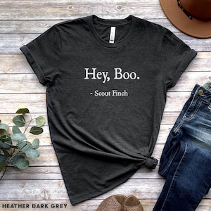 Camiseta Scout Finch - Camiseta con cita HEY BOO Matar a un ruiseñor Literatura del Día de San Valentín Libros de Atticus Finch Ela