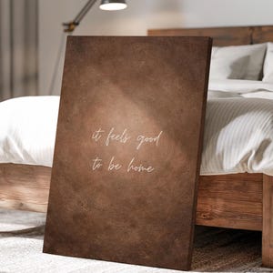 Stampa su tela marrone terra - Arte astratta di lusso - È bello sentirsi a casa - Decorazione murale con citazione sulla famiglia