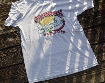 Vintage 90s Oshkosh 1998 World's Largest Fly-In Graphic T-Shirt Fruit of the Loom Best Aviation Tee Faded Heather Gray Size Large L 22x28