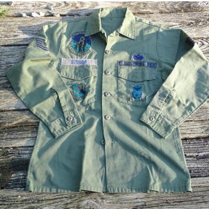 Vintage 1981 US Military OG-507 Utility Shirt, Mens Large Olive Drab Fatigue Top Bishop Patches