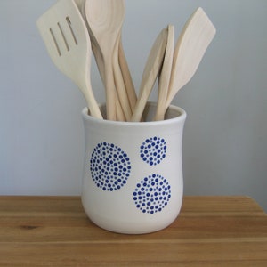 White pottery utensil crock with cobalt blue dots, Modern kitchen storage, Organization, Ceramic wooden spoon holder, Stoneware Caddy, Chef