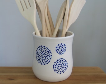 White pottery utensil crock with cobalt blue dots, Modern kitchen storage, Organization, Ceramic wooden spoon holder, Stoneware Caddy, Chef