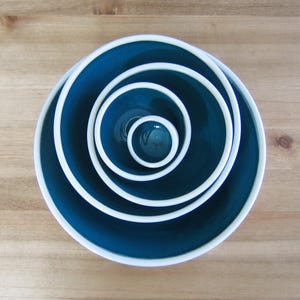 Ceramic nesting bowls in peacock blue/green, Wedding gift, Large set of pottery serving bowls, Stoneware, Anniversary gift, Modern white