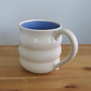 Large Hand Thrown Pottery Mug, Beehive Design, Periwinkle Interior (18 oz)