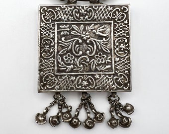 Antique Nepali Tibetan Sterling Silver Prayer Box Amulet Necklace