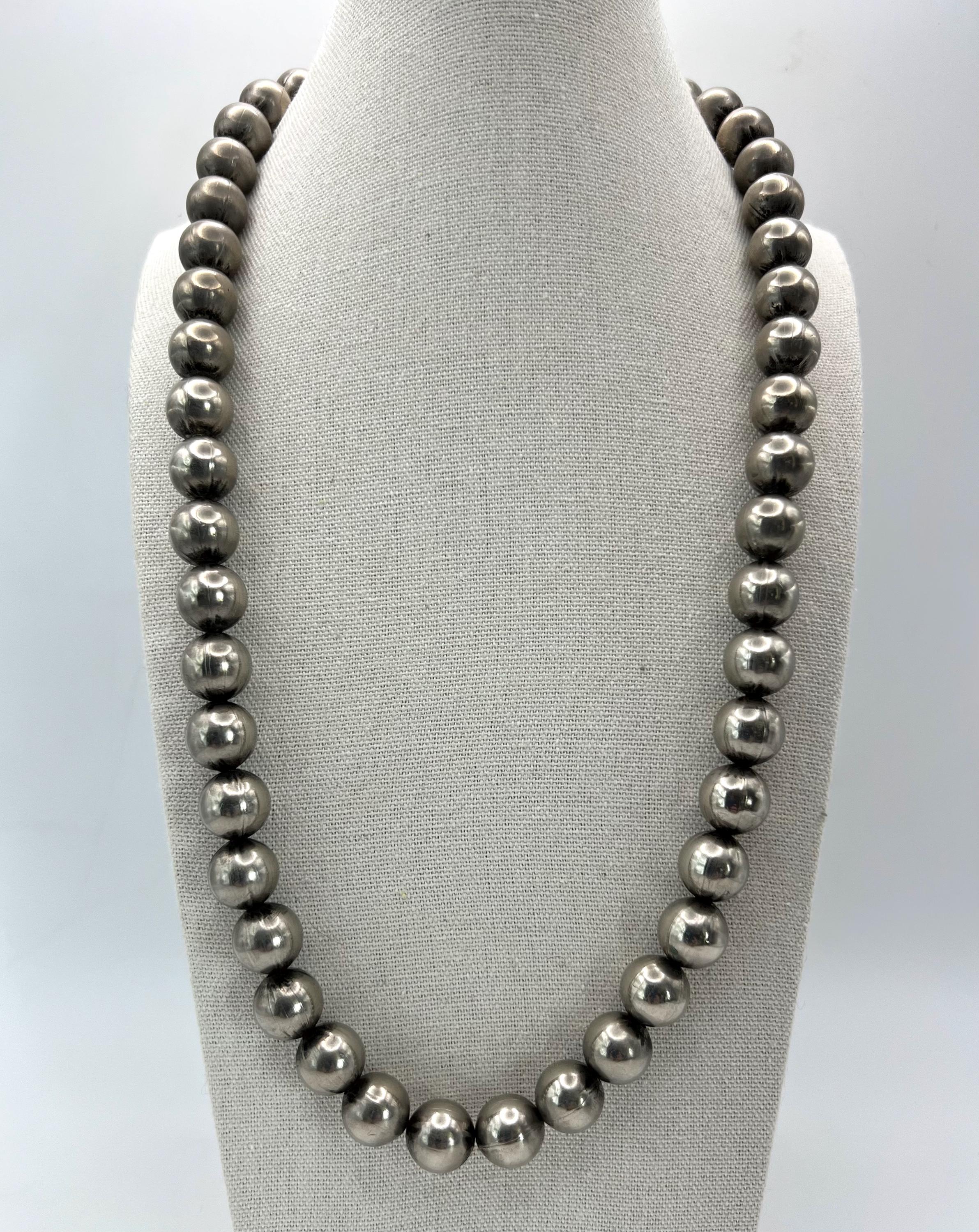 ナバホパール　オールドポーン　ビーズ 初期のナバホパール、ヘビーオールドポーンシルバービーズ、25インチ