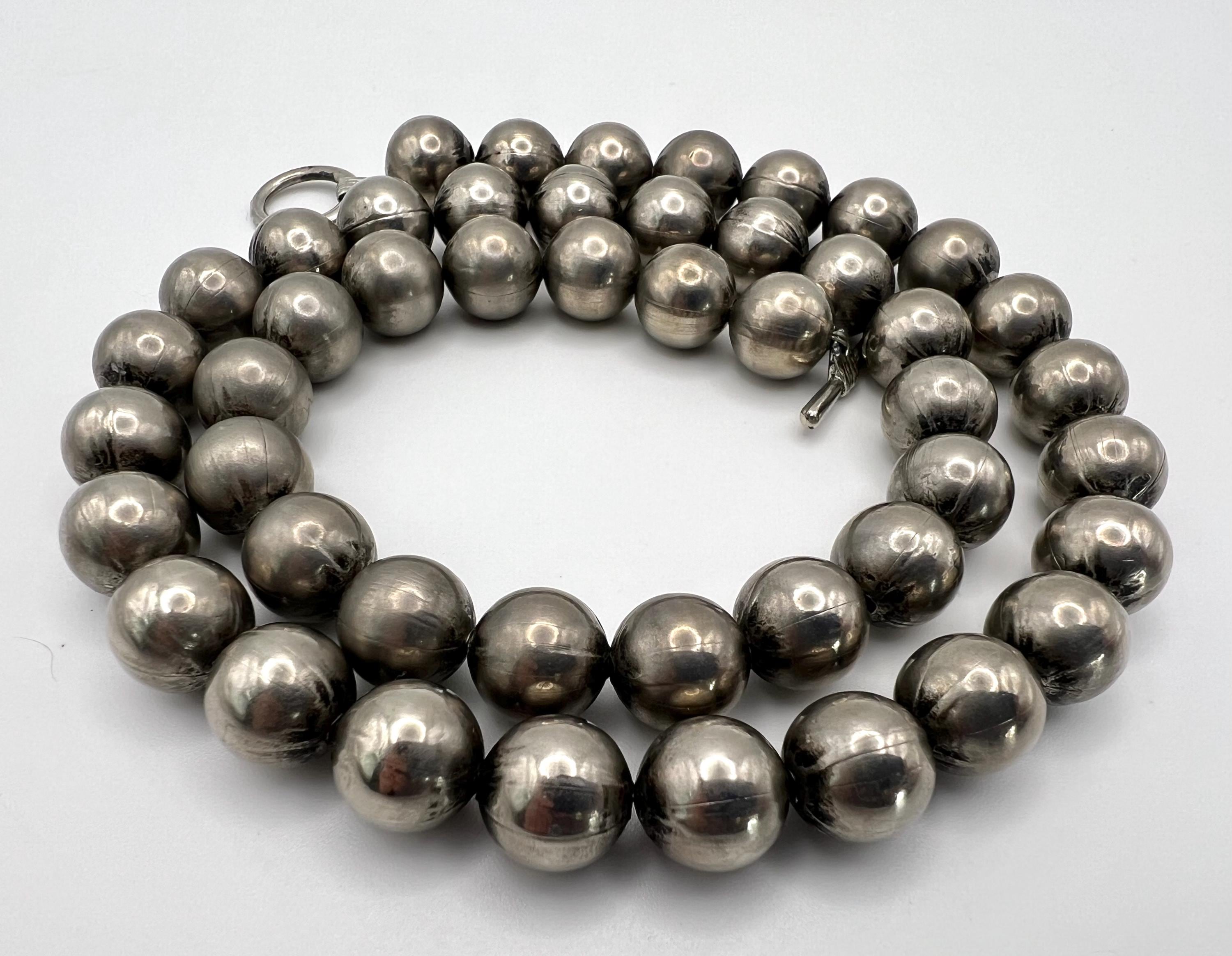 ナバホパール　オールドポーン　ビーズ 初期のナバホパール、ヘビーオールドポーンシルバービーズ、25インチ