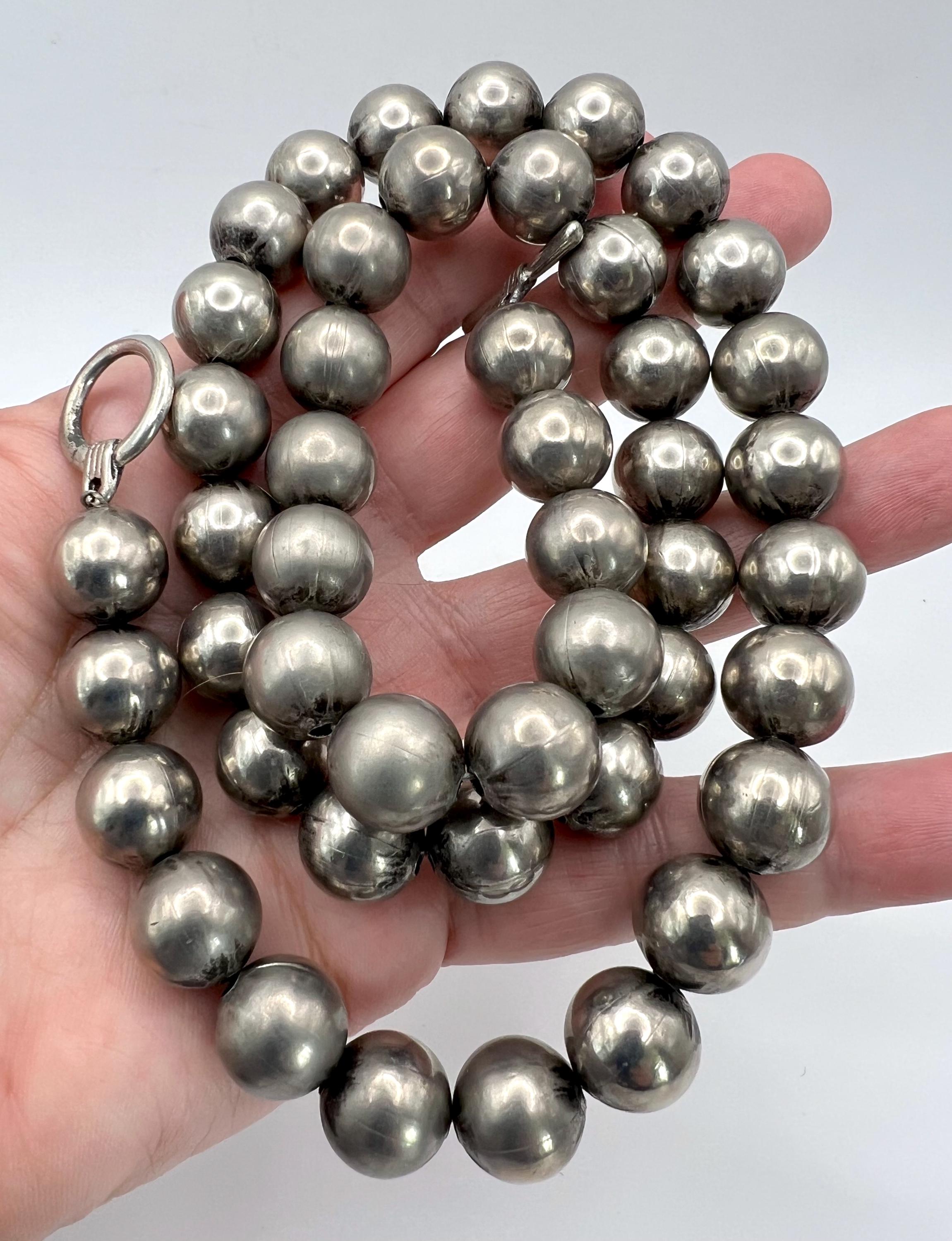 初期のナバホパール、ヘビーオールドポーンシルバービーズ、25インチ