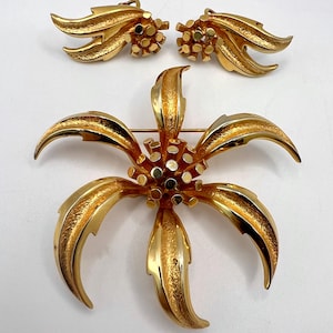 Boucher Brooch - Etsy