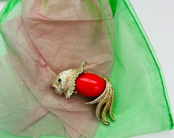 Vintage Fish Brooch Coral Color Goldtone