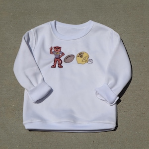 キッズ LSU ゲームデー スウェットシャツまたはTシャツ | 刺繍入り LSU タイガーシャツ | カスタムカレッジフットボールシャツ | パーソナライズされたゲームデー衣装