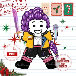 Può includere: Illustrazione digitale di un omino di pan di zenzero in costume, con un microfono e una spada. Il personaggio ha i capelli viola e indossa una giacca gialla e pantaloncini neri. L'immagine include francobolli a tema natalizio e il testo "Merry Christmas".