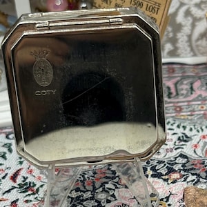 Coty Tri Powder Compact z lat 50. w kolorze srebrnym, z podwójną przegródką i oryginalnym etui