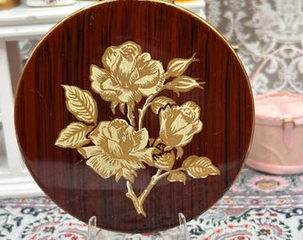 Vintage 1950s Powder Compact – Tortoiseshell Wood Effect Gold Floral Lid, Made England (7cm)