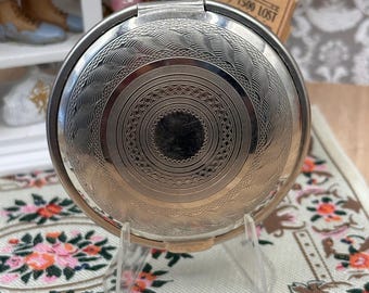 Estojo de pó compacto vintage Richard Hudnut Art Déco prateado em formato de cúpula, década de 1920 – esponja de seda laranja original