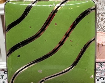 Vintage Green Enamel Powder Compact Art Deco Wave Design