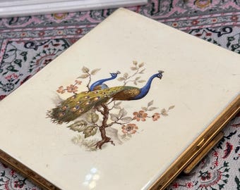 Estuche para cigarrillos Kigu con diseño de pavo real, estilo vintage de los años 50, tono dorado, 10 cm.