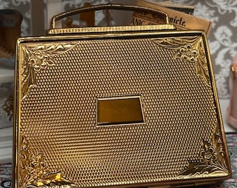 Vintage Mascot Gold Tone Engine Turned Vanity Powder Compact, HandBag Suitcase Style