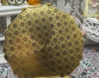 Estojo de pó compacto Stratton dourado com estampa floral e borda ondulada, vintage, sem uso, 8,5 cm