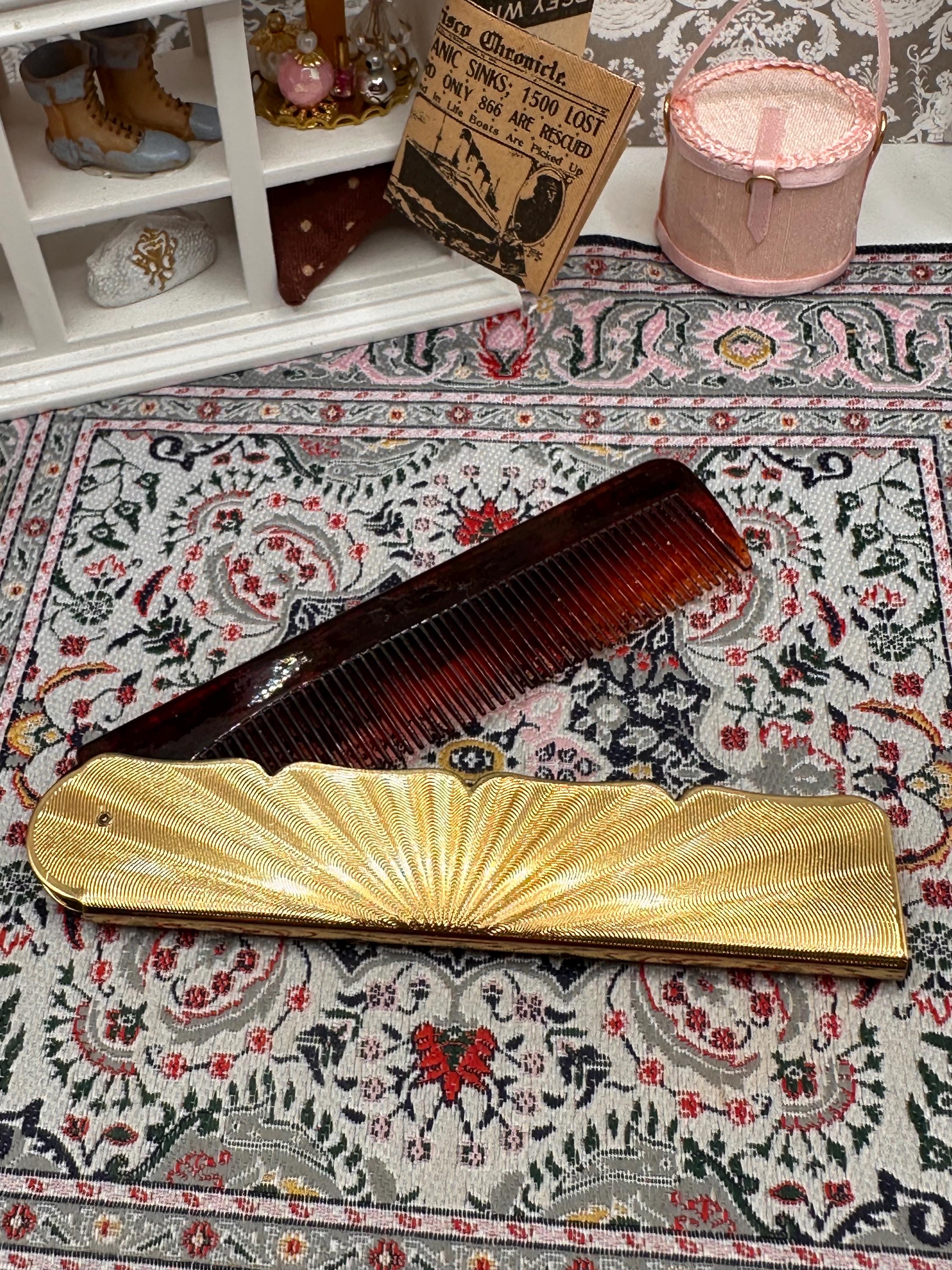 Stratton Comb Stratton Folding Comb Queen Elizabeth 2 Souvenir, Gold Tone Engine ...