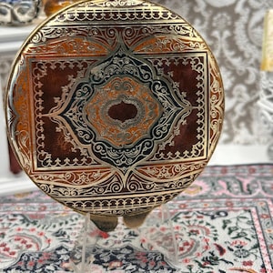 Vintage Leather Powder Compact Damascene Style Enamel Lid Vanity Compact Mirror Compact 1950s Vanity Accessory