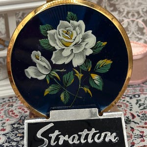 Poudre convertible Stratton compacte émaillée bleue rose blanche florale Mid-Century Fabriquée en Angleterre