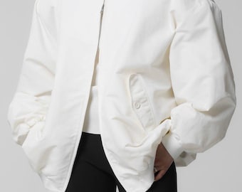 Oversized White Bomber Jacket: Vintage Style Relaxed Fit