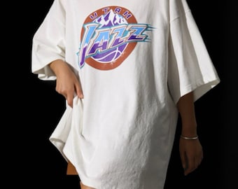 Oversized Utah Jazz T-Shirt: Relaxed Cotton Tee