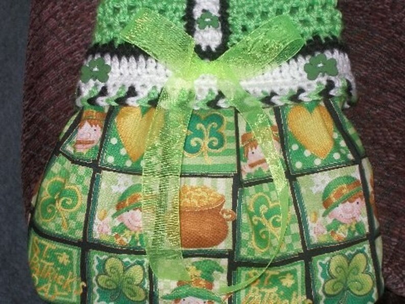 2 to 20 lb dogs-Boys matching sweater also available SHAMROCKS and LEPRECHAUNS Skirtter