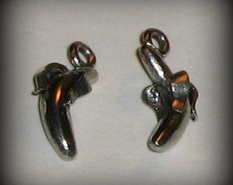 4 Silver Pewter Banana Charms (qb38)