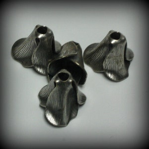 2 Sterling Silver Plated 12mm Textured Petal Flower Bead Caps (bcs16vjsb812a)